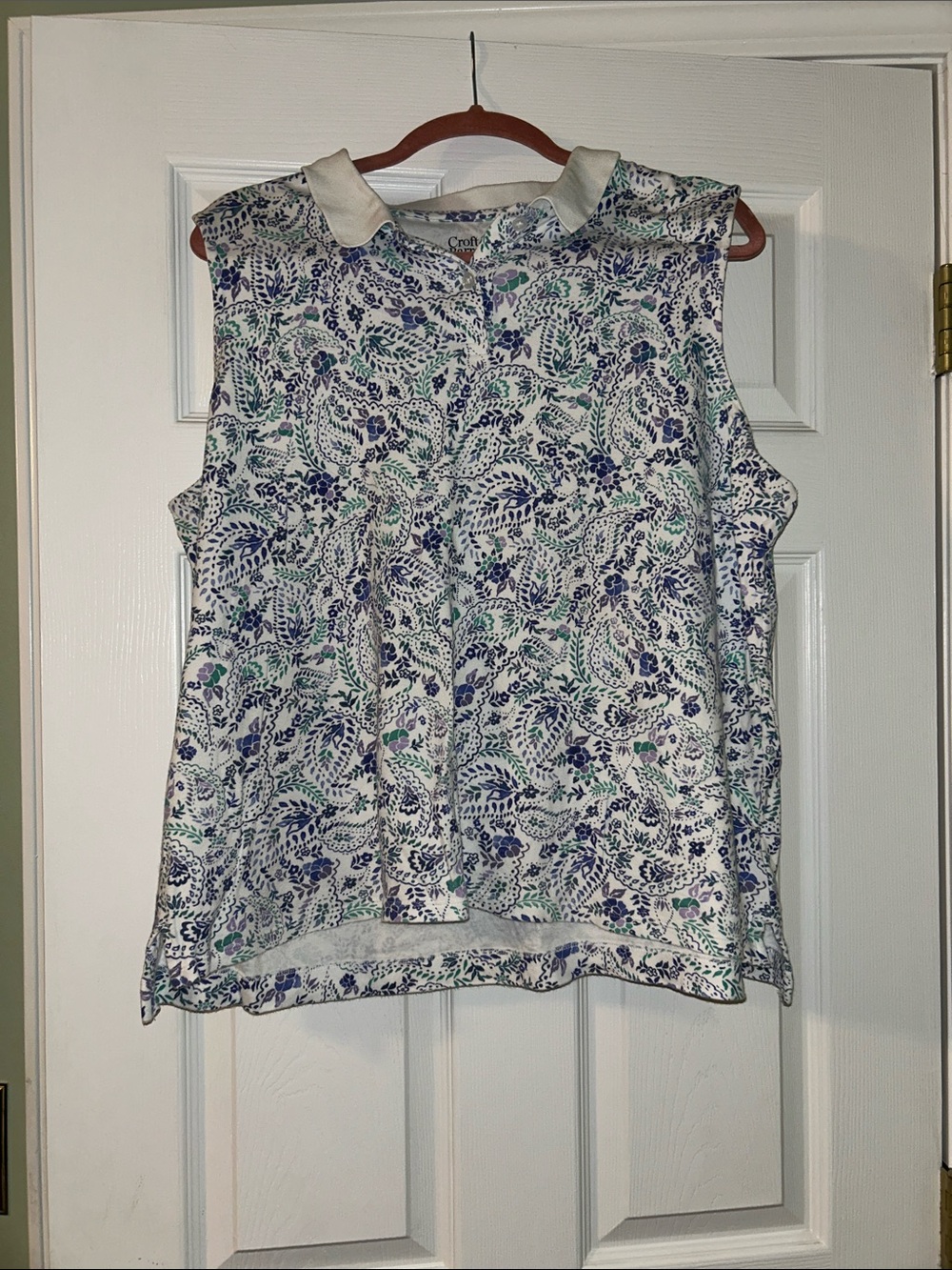 croft & barrow White Floral Print Sleeveless Polo Top with Blue & Green Accents